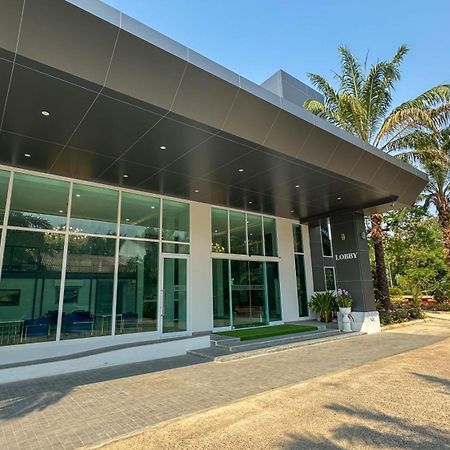 Baan Suan Khun Ta&Golf Resort Ubon Ratchathani Bagian luar foto