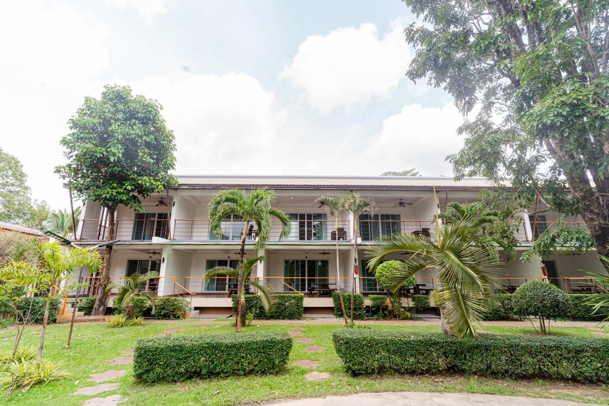 Baan Suan Khun Ta&Golf Resort Ubon Ratchathani Bagian luar foto