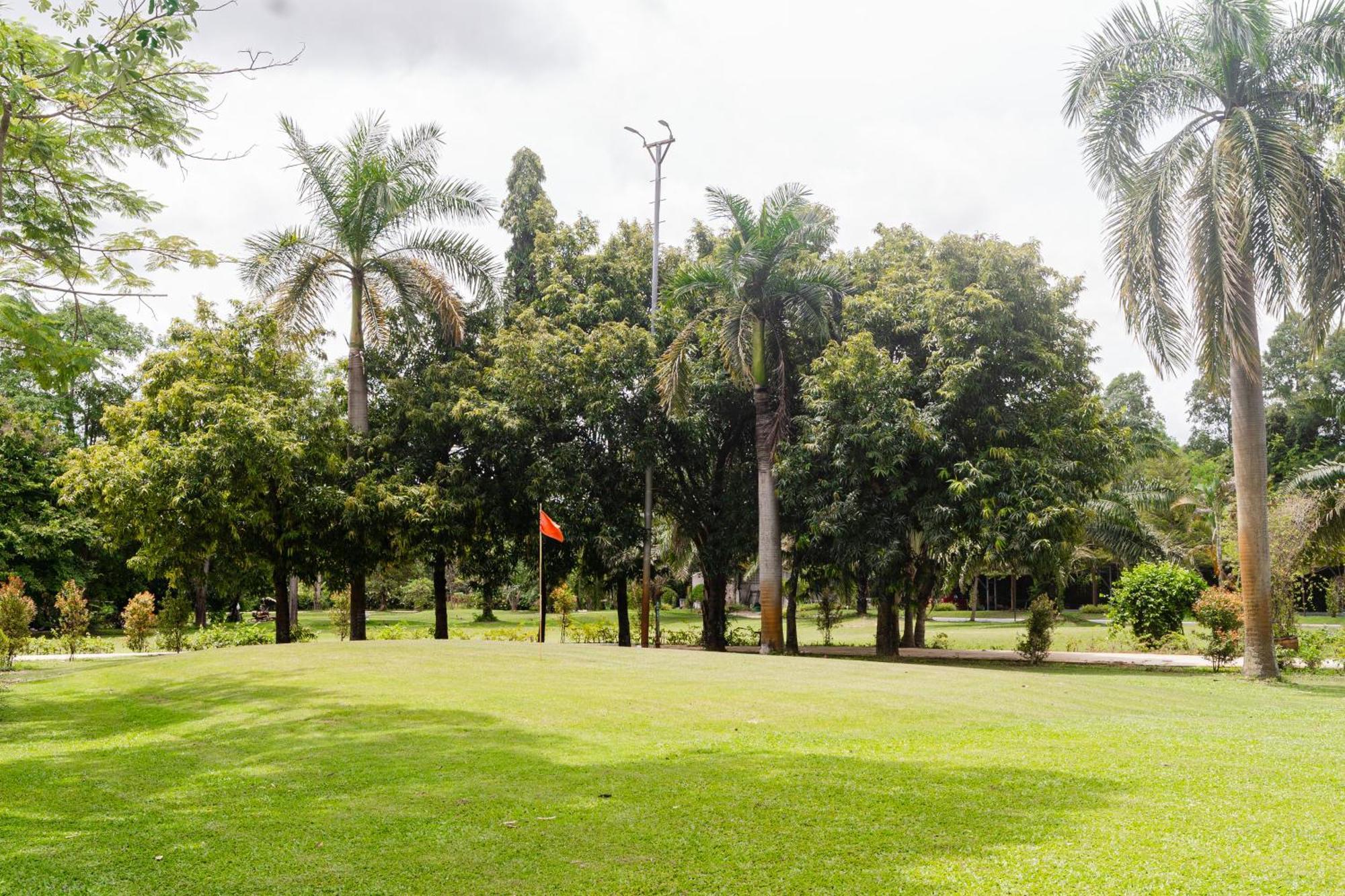 Baan Suan Khun Ta&Golf Resort Ubon Ratchathani Bagian luar foto
