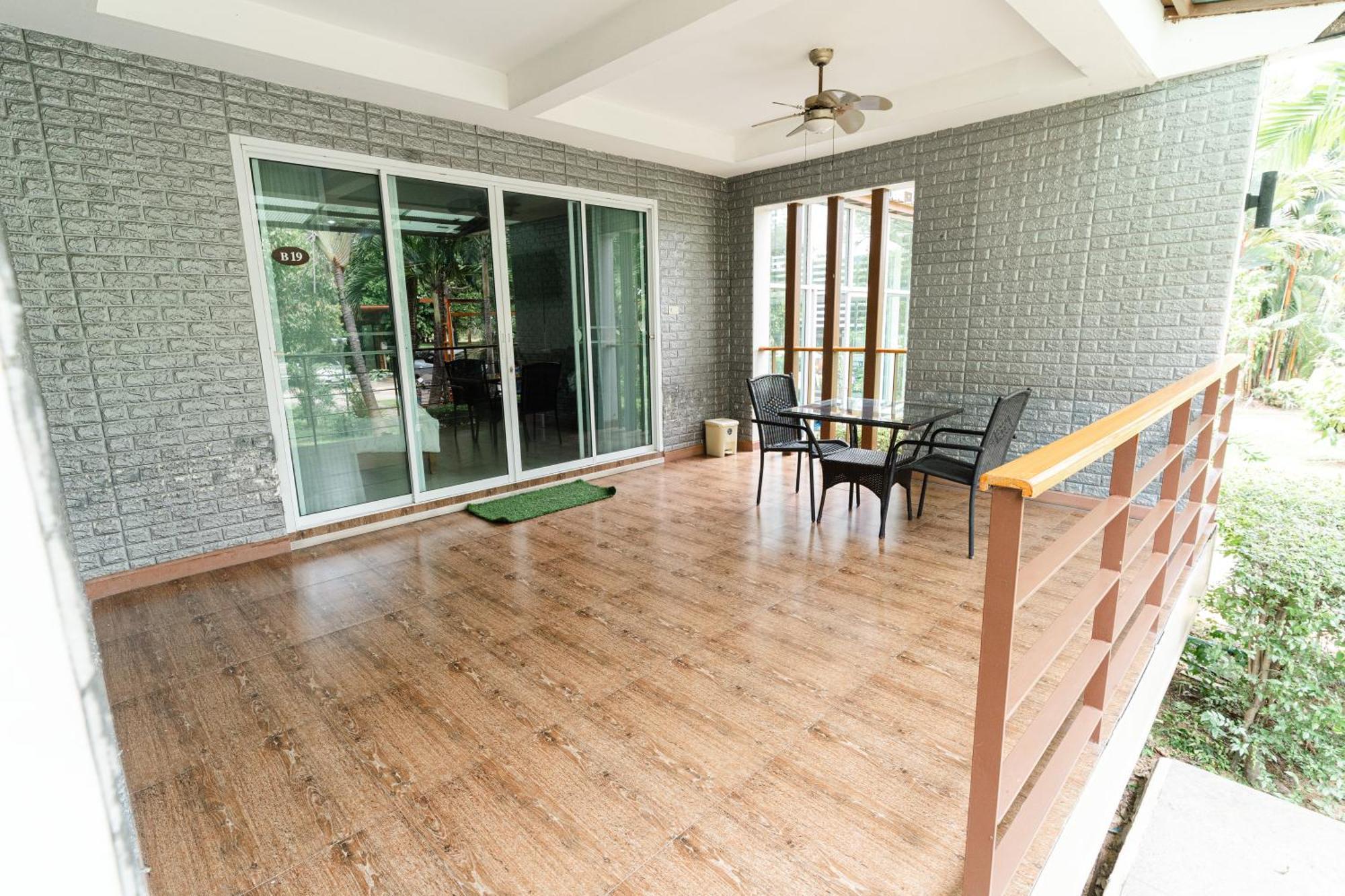 Baan Suan Khun Ta&Golf Resort Ubon Ratchathani Bagian luar foto