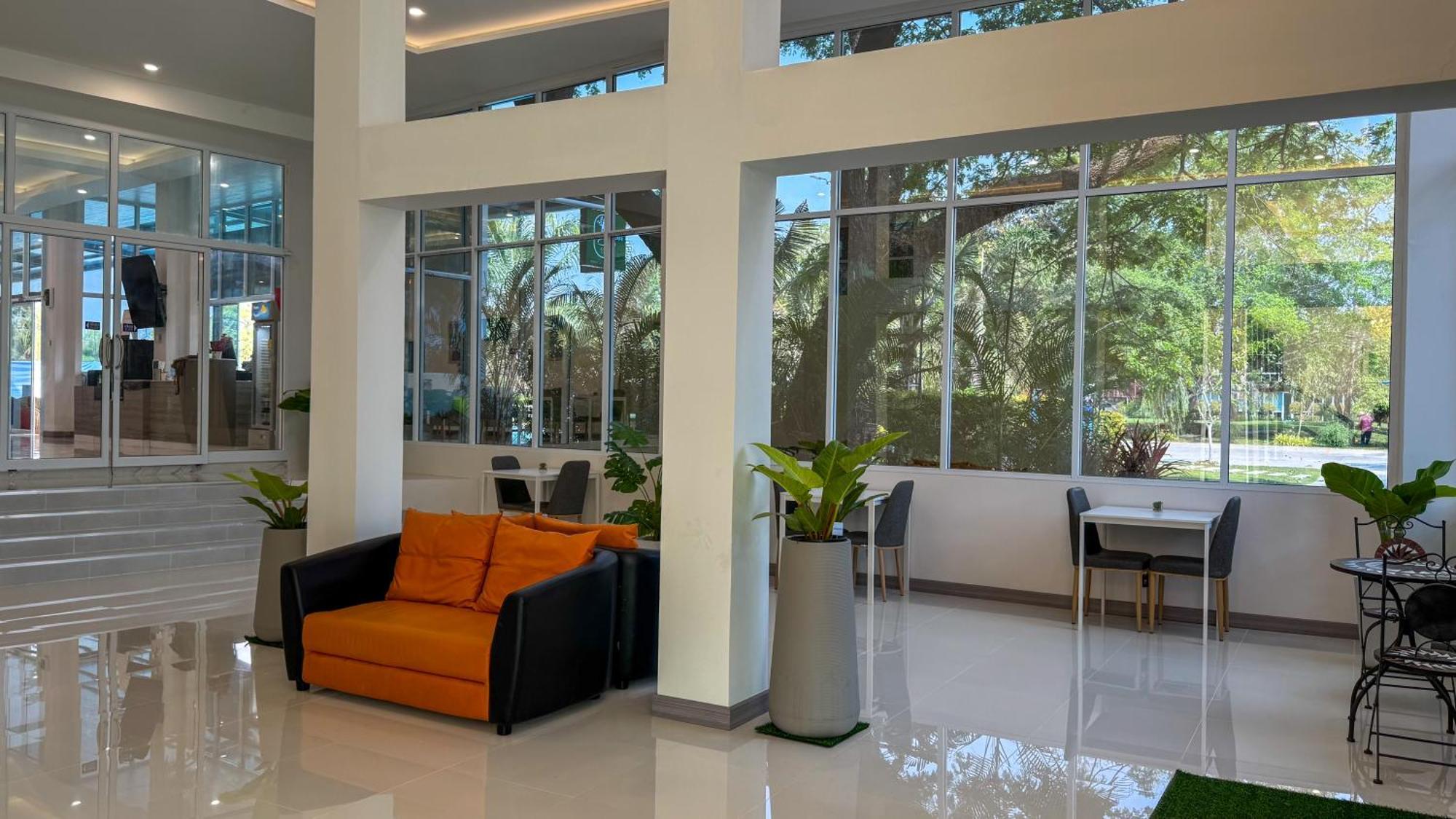 Baan Suan Khun Ta&Golf Resort Ubon Ratchathani Bagian luar foto