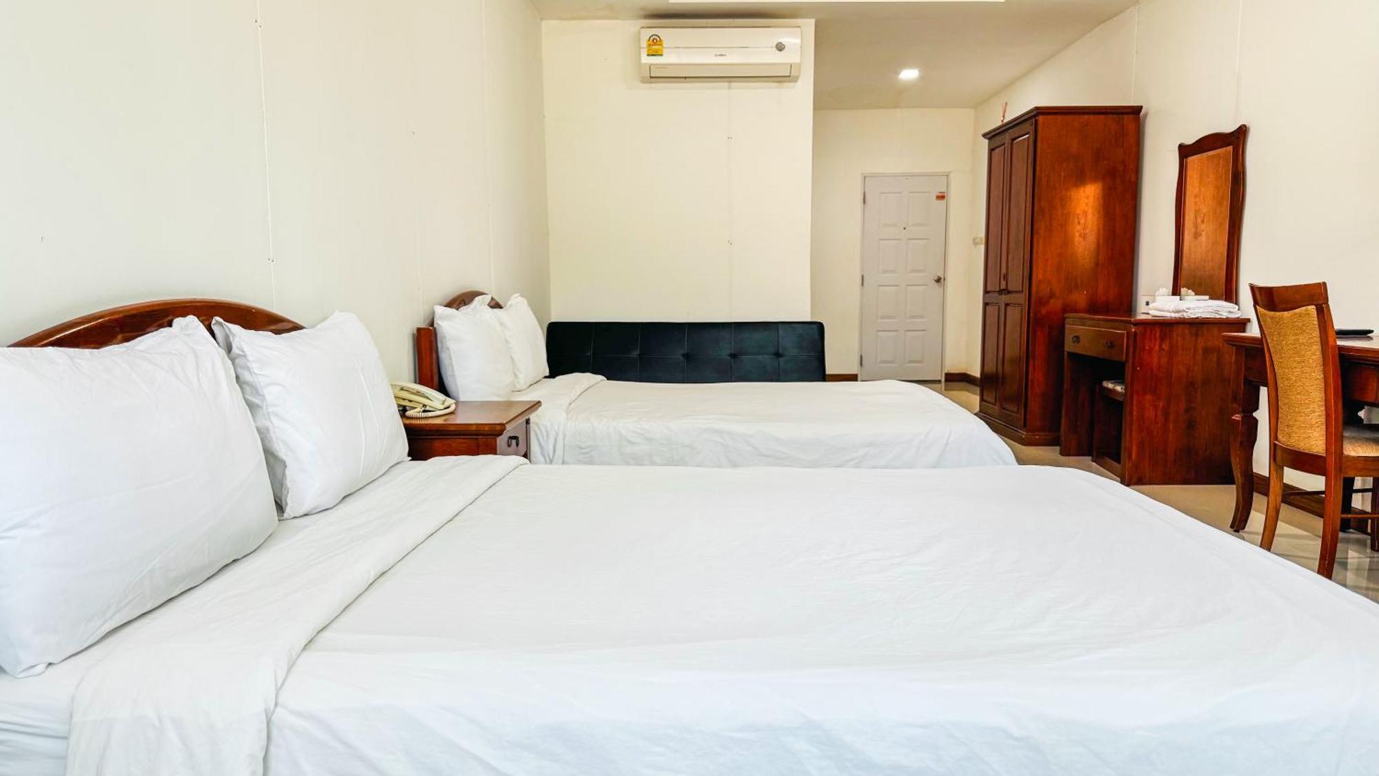 Baan Suan Khun Ta&Golf Resort Ubon Ratchathani Bagian luar foto
